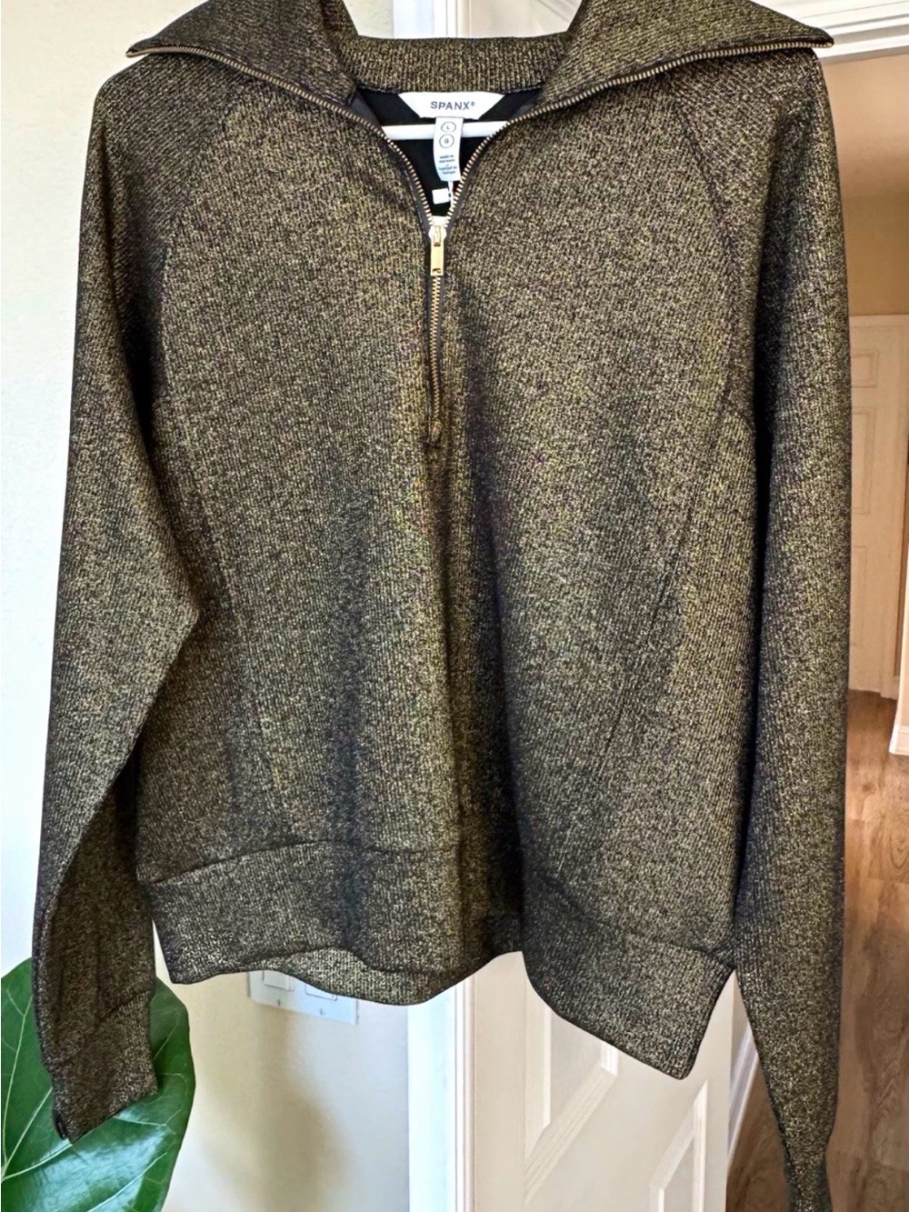 SPANX 50820R, AirEssentials Shine Half Zip, Very Black/Gold, size L.